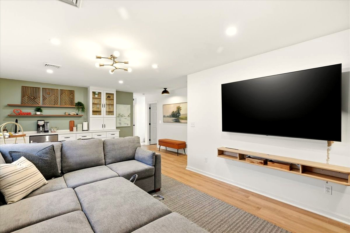Lounge Smart TV